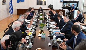 Στον πρωθυπουργό οι περιφερειάρχες